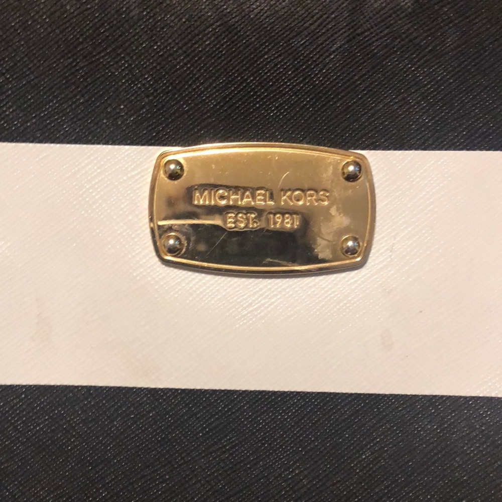 Michael kors black and white purse